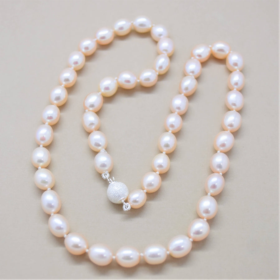 creamy peach-pearl-necklace