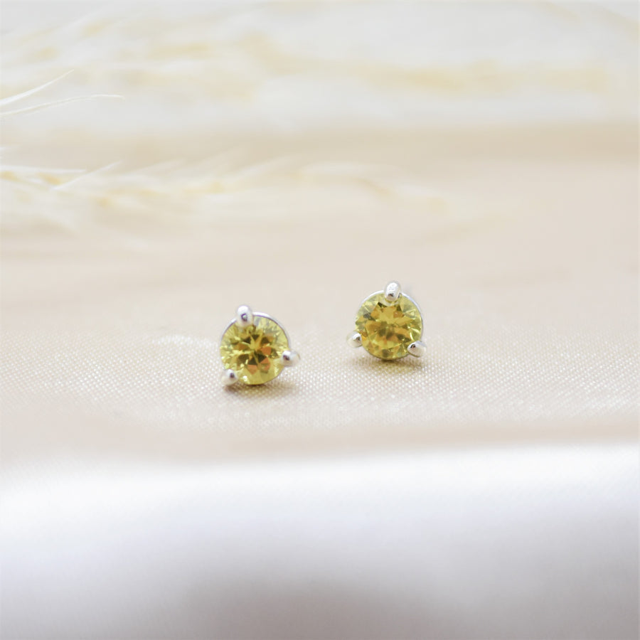 4.2mm Yellow Sapphire Stud Earrings in Yellow Gold